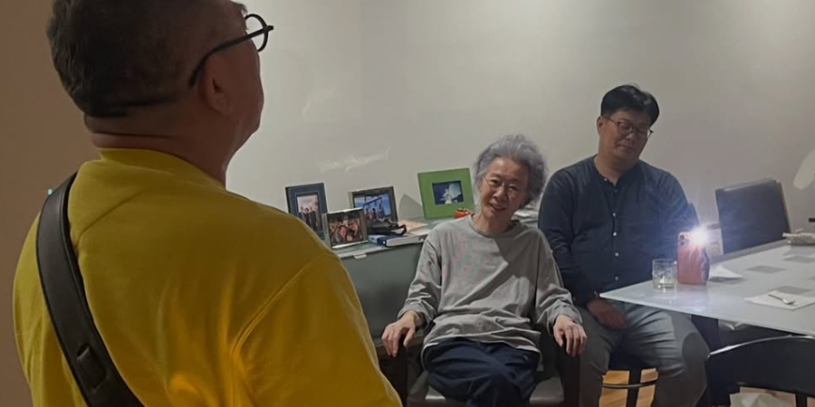 <b>윤여정</b>, 자택서 김수철·정재승과 정겨운 <b>팔순</b>잔치